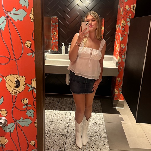 Meet your Posher, Julia - Picture 1 of 1